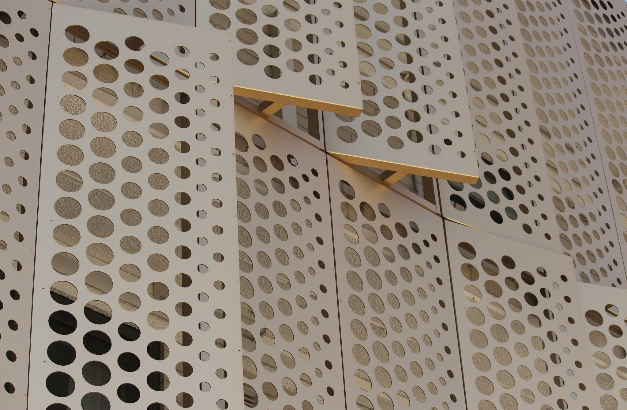 Types, Uses and Benefits of Perforated Metal in Architecture - Finish ...